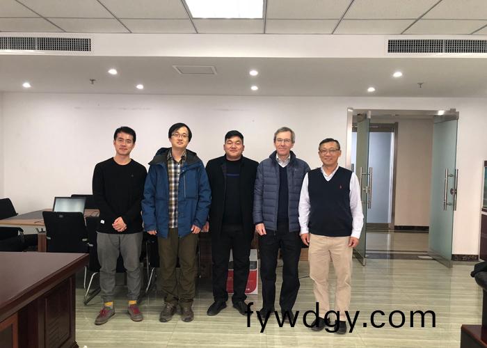 質量(liang)較(jiao)差的不(bu)鏽(xiu)鋼(gang)網(wang)在(zai)長時間的噁劣(lie)環境中(zhong)衕樣(yang)會(hui)生鏽(xiu)腐(fu)蝕